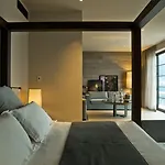 فيلاريو آند ريزيدنسز فندق 4*
