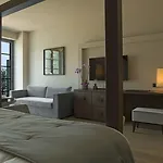 فندق فيلاريو آند ريزيدنسز 4*
